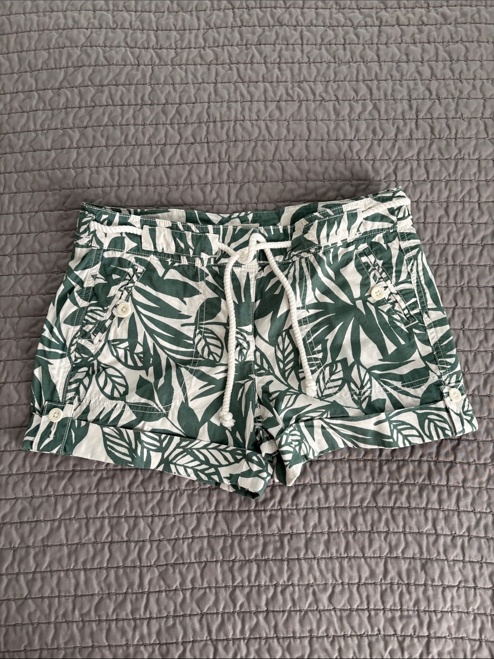 LOFT Green and White Leaf-Print Drawstring Shorts, Like New, Size 0P